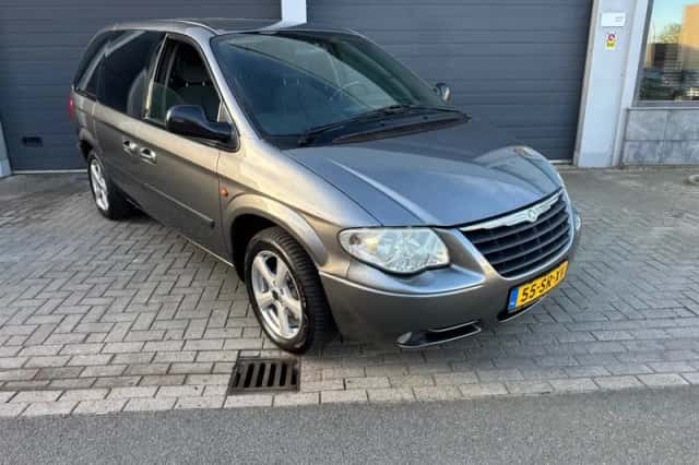 Chrysler Voyager (2006) thumbnail 2