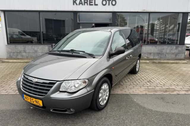 Chrysler Voyager (2008) thumbnail 1