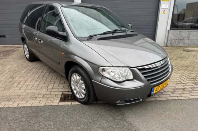Chrysler Voyager (2008) thumbnail 2