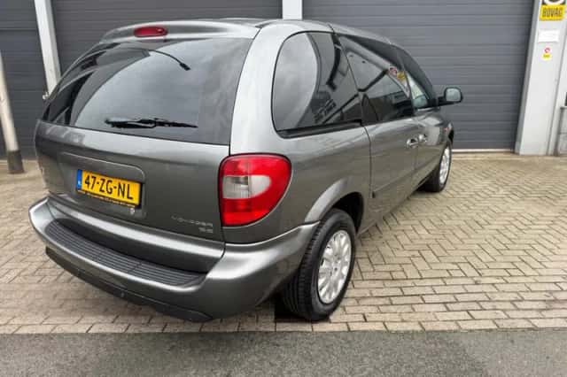 Chrysler Voyager (2008) thumbnail 4