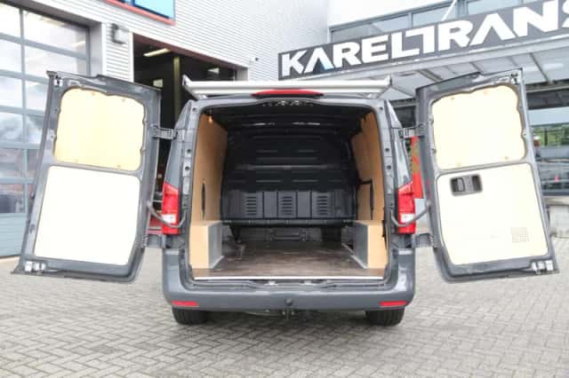 Mercedes-Benz Vito (2022) thumbnail 3