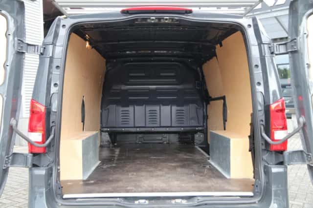 Mercedes-Benz Vito (2022) thumbnail 4