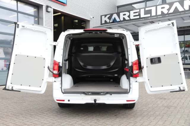 Mercedes-Benz Vito (2024) thumbnail 3