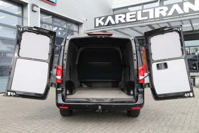 Mercedes-Benz Vito (2023) thumbnail 3