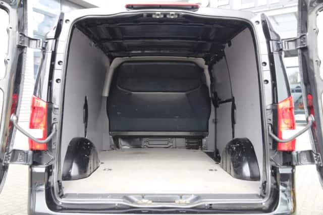 Mercedes-Benz Vito (2023) thumbnail 4