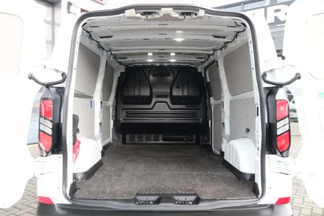 Ford Transit Custom (2024) thumbnail 4