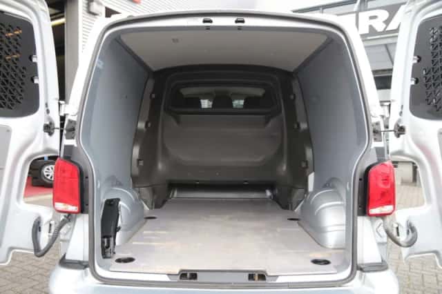 Volkswagen Transporter (2021) thumbnail 4