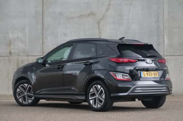 Hyundai Kona (2021) thumbnail 2