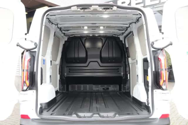 Ford E-Transit Custom (2025) thumbnail 4