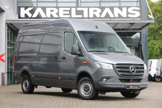 Mercedes-Benz Sprinter (2024) thumbnail 1