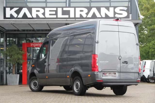 Mercedes-Benz Sprinter (2024) thumbnail 2