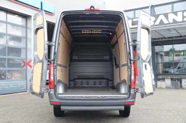 Mercedes-Benz Sprinter (2024) thumbnail 3