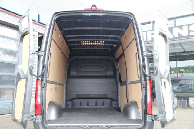Mercedes-Benz Sprinter (2024) thumbnail 4