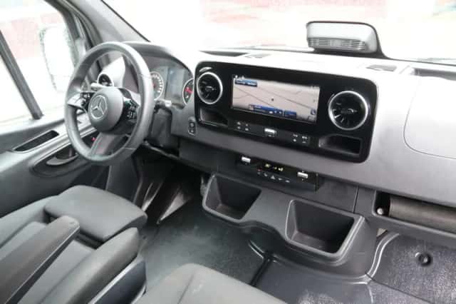 Mercedes-Benz Sprinter (2024) thumbnail 5