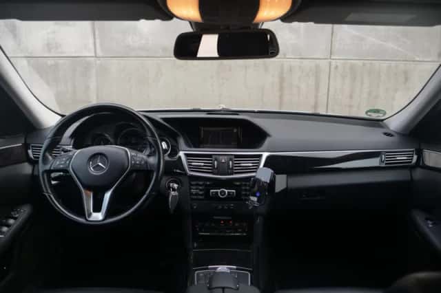 Mercedes-Benz E-Klasse (2012) thumbnail 4