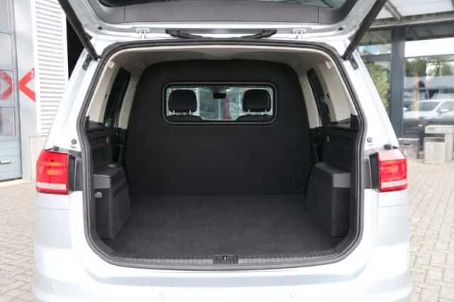 Volkswagen Touran (2023) thumbnail 4