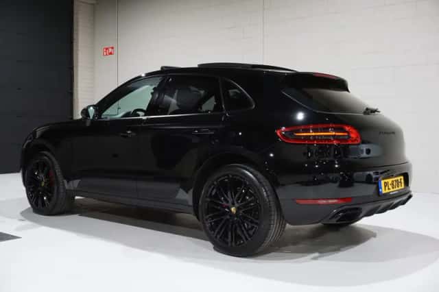 Porsche Macan (2017) thumbnail 4