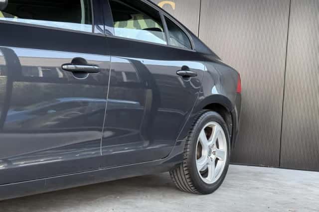 Volvo S60 (2012) thumbnail 4