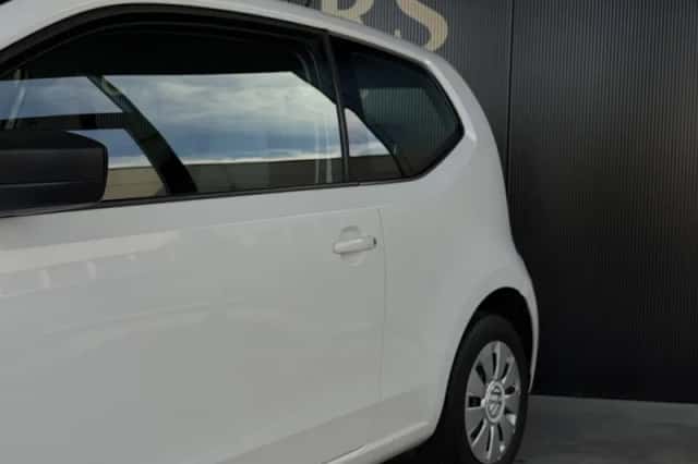 Volkswagen Up! (2017) thumbnail 4
