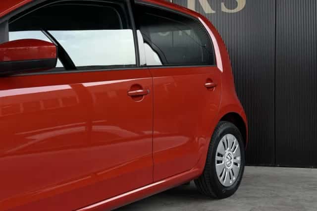 Volkswagen Up! (2015) thumbnail 4