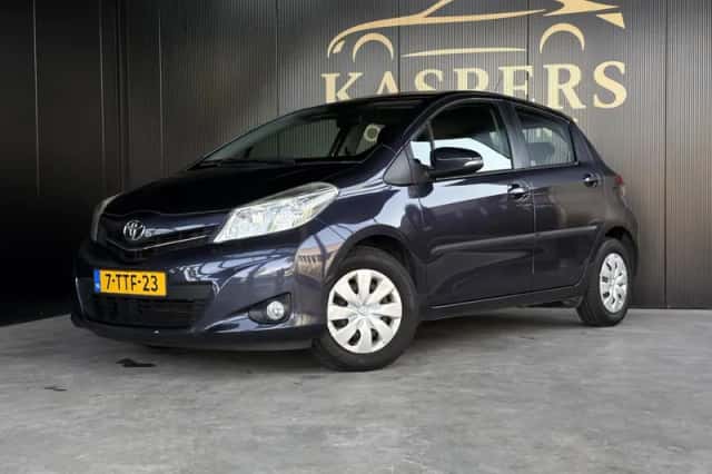 Toyota Yaris (2014) thumbnail 2