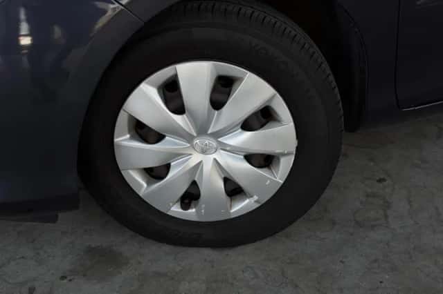 Toyota Yaris (2014) thumbnail 3