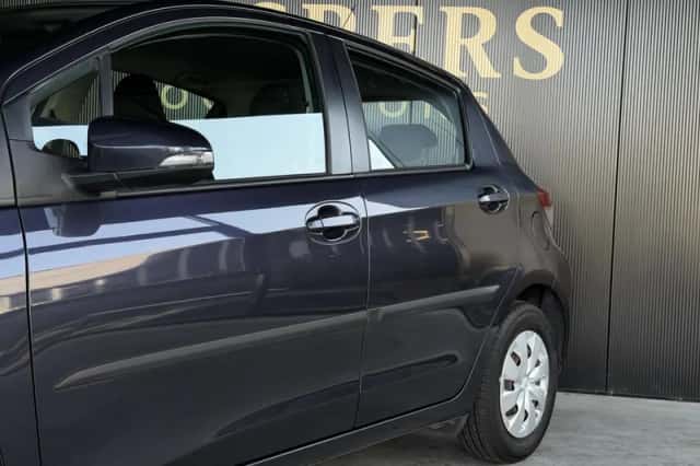 Toyota Yaris (2014) thumbnail 4