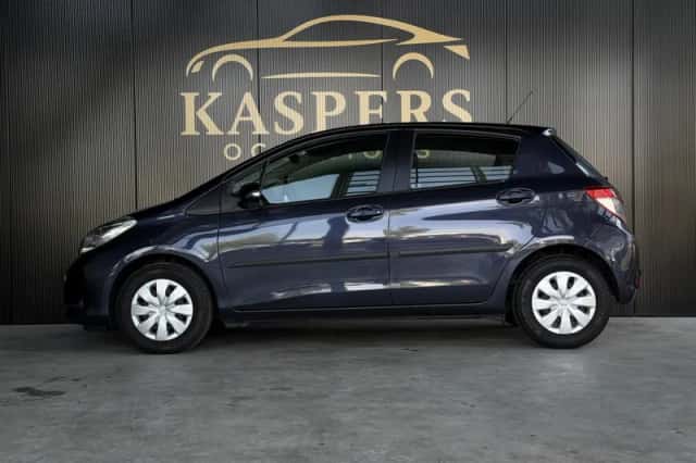 Toyota Yaris (2014) thumbnail 5