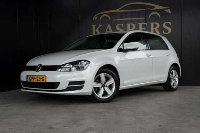 Volkswagen Golf (2013) thumbnail 2