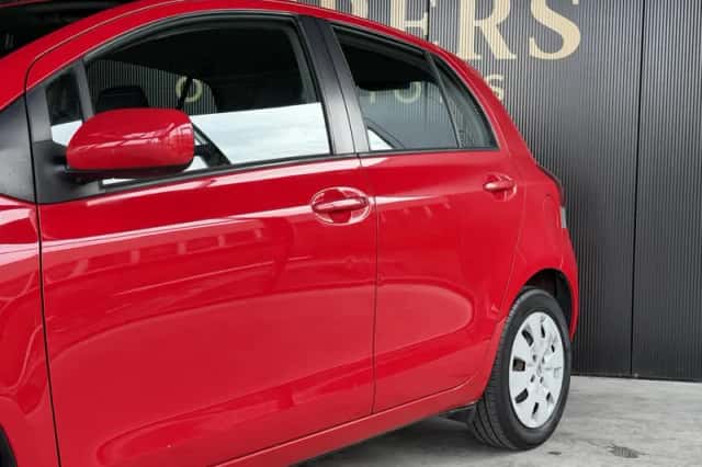 Toyota Yaris (2009) thumbnail 4