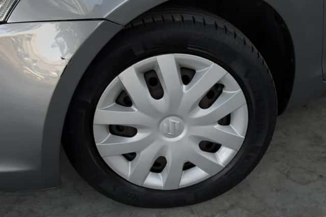 Suzuki Swift (2011) thumbnail 3