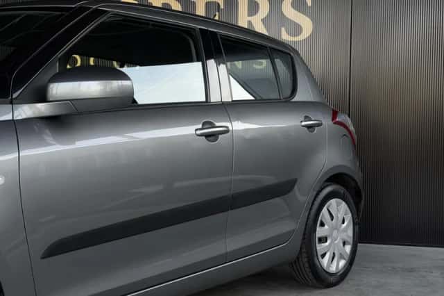 Suzuki Swift (2011) thumbnail 4