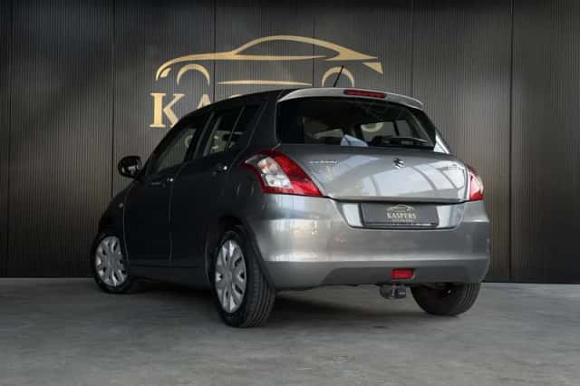 Suzuki Swift (2011) thumbnail 6