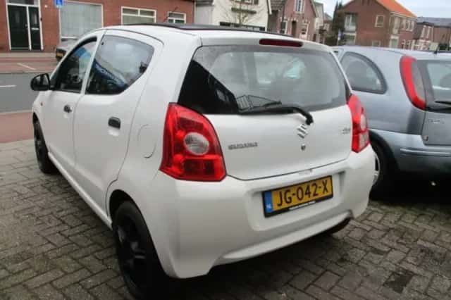 Suzuki Alto (2010) thumbnail 4