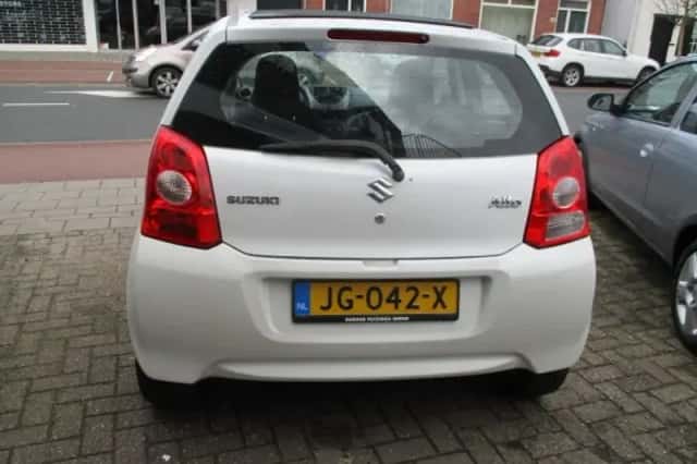 Suzuki Alto (2010) thumbnail 5