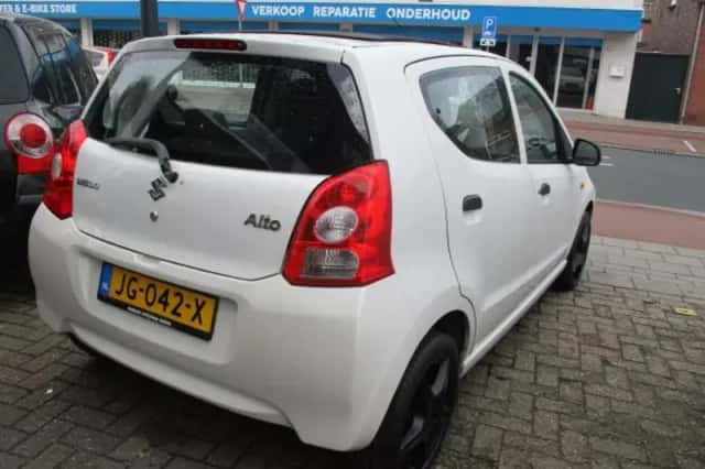 Suzuki Alto (2010) thumbnail 6
