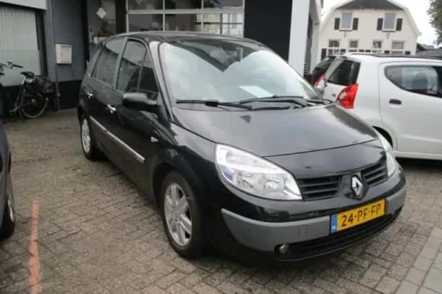 Renault Scénic (2004) thumbnail 1