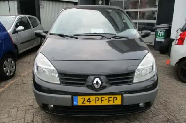 Renault Scénic (2004) thumbnail 2