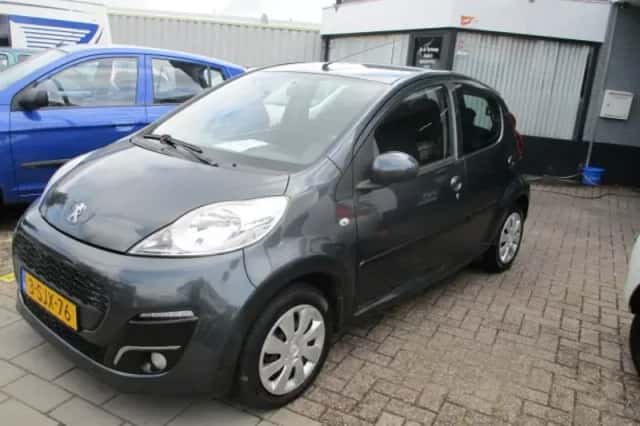 Peugeot 107 (2013) thumbnail 3