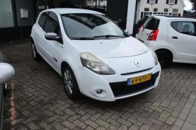 Renault Clio (2011) thumbnail 1