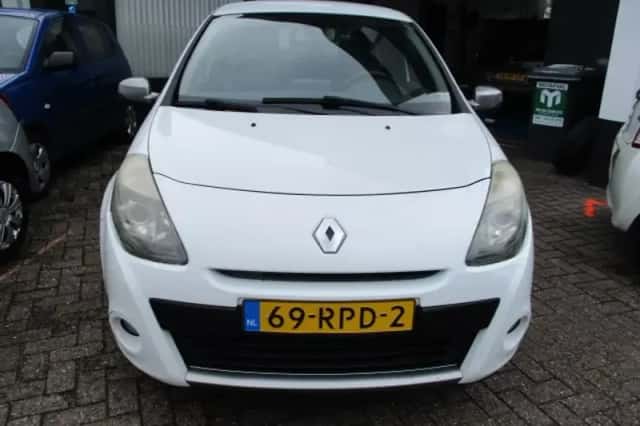 Renault Clio (2011) thumbnail 2