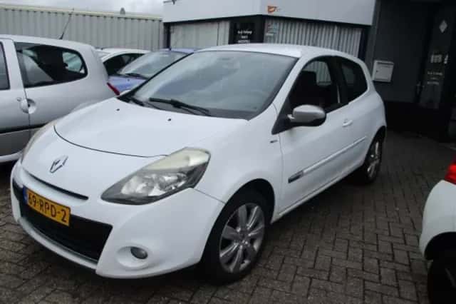 Renault Clio (2011) thumbnail 3