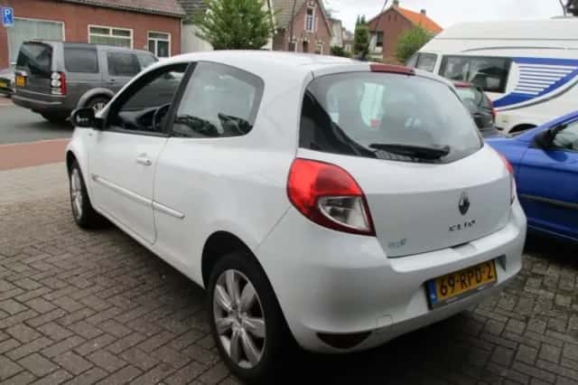 Renault Clio (2011) thumbnail 4