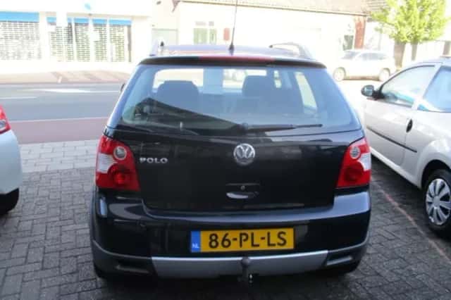 Volkswagen Polo (2004) thumbnail 5