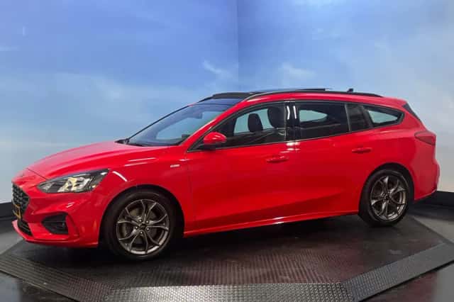 Ford Focus (2021) thumbnail 3