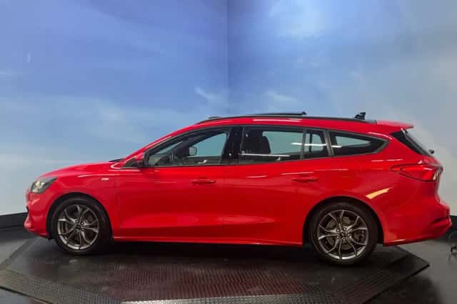 Ford Focus (2021) thumbnail 4