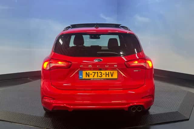 Ford Focus (2021) thumbnail 6