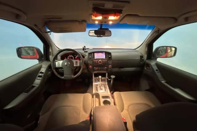 Nissan Pathfinder (2013) thumbnail 2