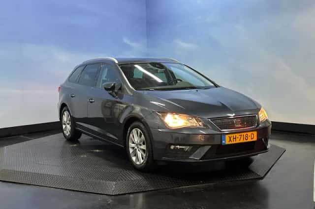 SEAT Leon (2019) thumbnail 4