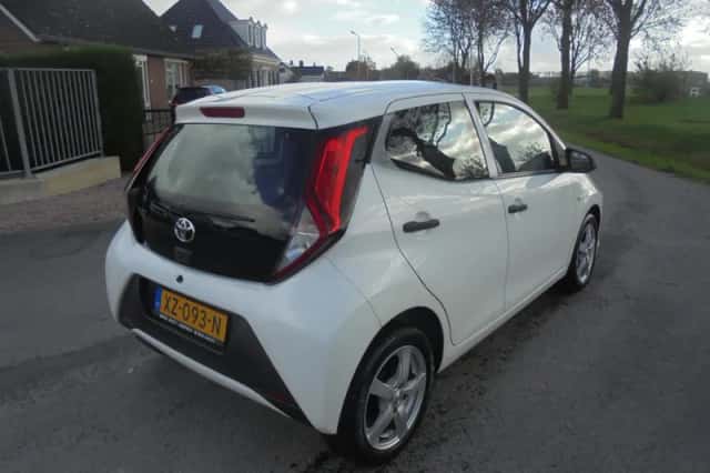 Toyota Aygo (2019) thumbnail 3